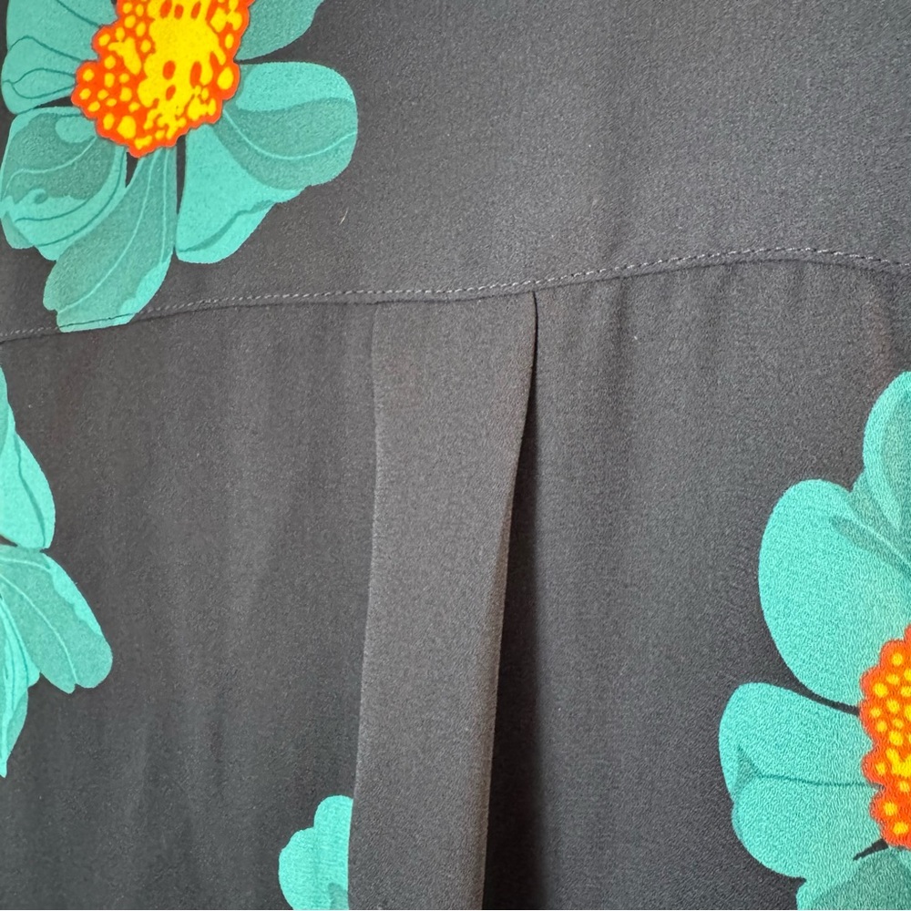 Banana Republic Navy Blue Floral Popover Blouse Size XS Polyester Buttons - Picture 10 of 14